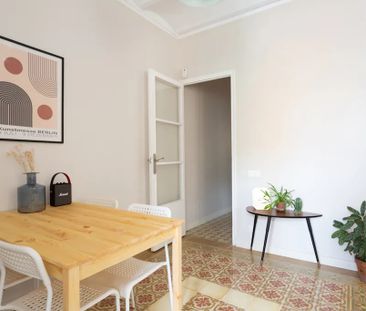 Carrer de Freixures, Barcelona, Catalonia 08003 - Photo 3