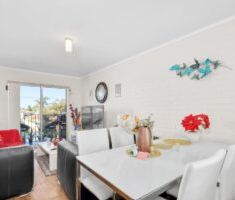 Charming 2-Bedroom, 1-Bathroom Unit for Rent - Photo 3