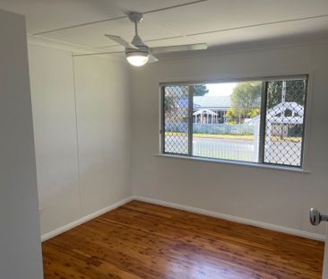 Fully Renovated Newtown Charm. - Photo 5