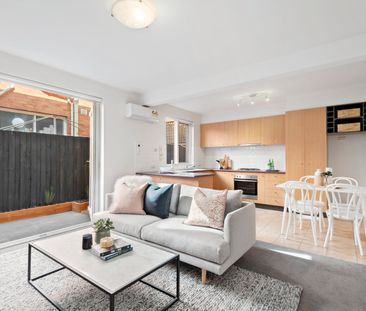 SPACIOUS TWO BED IN RIPPONLEA! - Photo 4