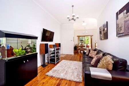 Beautiful Family Home &ast;&ast; Available Now &ast;&ast; - Photo 2