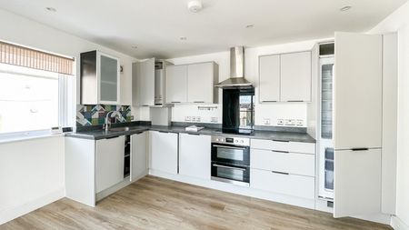 2 bedroom Flat To Let - Photo 5