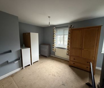 3 bed Terraced - To Let - Photo 2