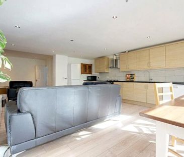 4 bedroom terraced house to rent - Photo 1