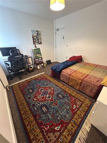 1 bedroom in a house share to rent - Photo 2