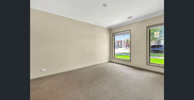 FANTASTIC LOCATION! - Photo 1