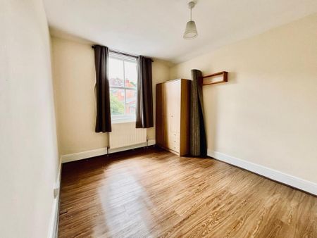 4 bedroom terraced house to rent - Photo 3