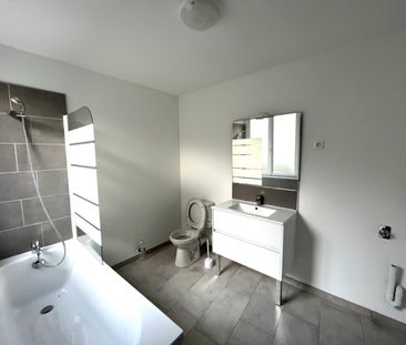 Appartement T2 rénové de 43 m2 en duplex comprenant: Rdc: salon-séj... - Photo 3