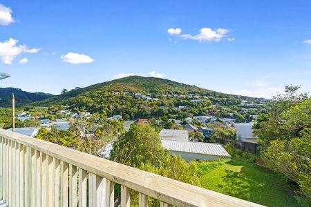 Spacious, sunny home in Karori - Photo 2