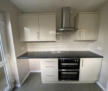 3 bedroom end of terrace house to rent - Photo 6