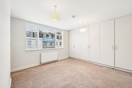 3 bedroom flat to rent - Photo 3