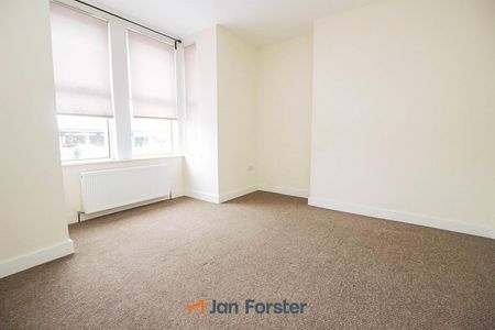 2 Bedroom Flat - Ground Floor - Photo 2