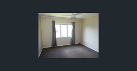 Charming Residence at 9 Swallow Street, Dalby - Photo 3