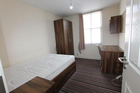 3 bedroom flat to rent - Photo 2