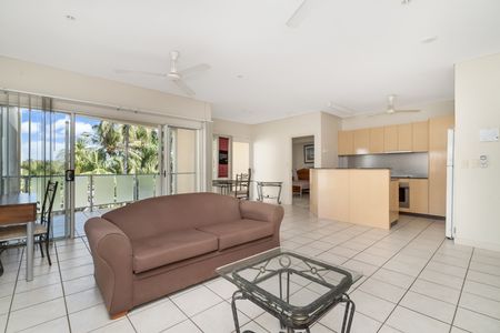 TWO BEDROOM UNIT IN CONVENIENT LOCATION - Photo 3