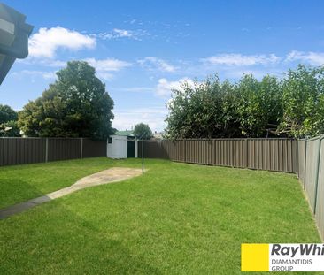 CONVENIENTLY LOCATED FAMILY HOME! - Photo 3