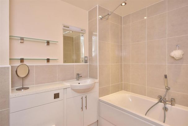 2 bedroom maisonette to rent - Photo 1