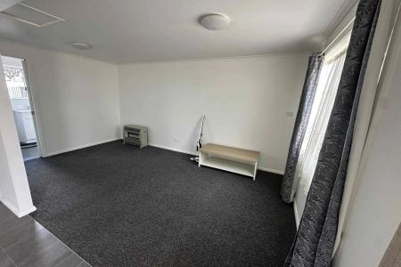 Renovated 1 Bedroom Granny Flat in a Quiet & Private Location - Photo 3
