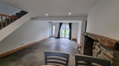 2 bedroom terraced house to rent - Photo 4