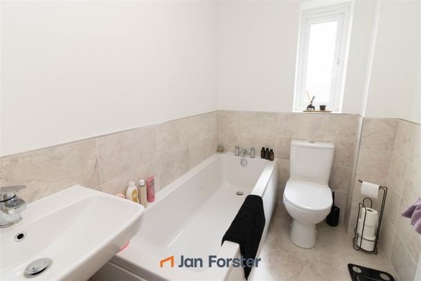 3 Bedroom House - Detached - Photo 1