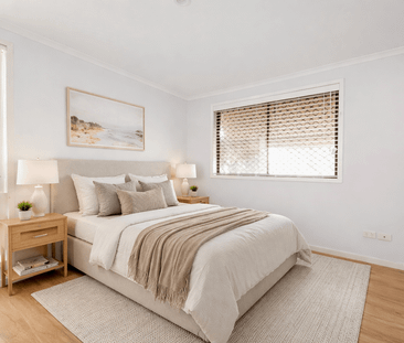 Rare single-level 3-bedroom townhouse in a convenient central location - Photo 1