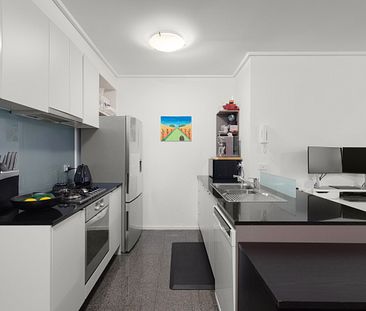 Luxurious and Spacious Two-Bedroom Apartment in Southbank - Photo 1