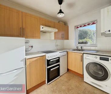 Melvin Way, Histon - Photo 4