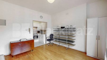 Modern Apartment - Photo 3