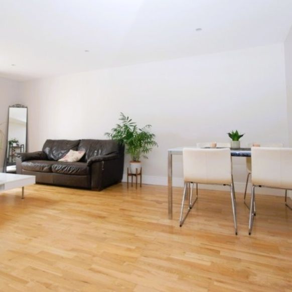 2 Bed Flat, London, SW9 - Photo 1