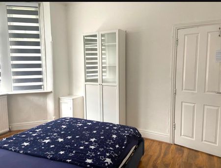 Room in a Shared House, Rusholme Grove, M14 - Photo 5