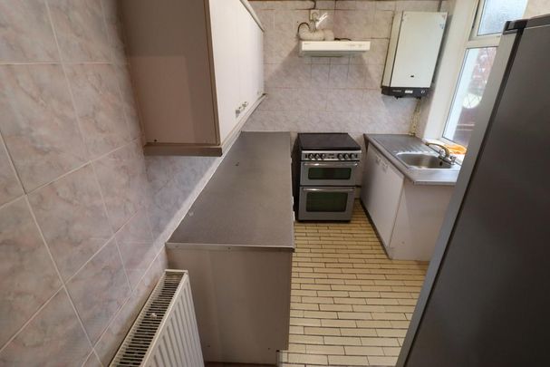 3 bedroom end of terrace house to rent - Photo 1