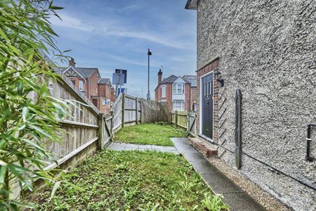 2 bedroom maisonette to rent - Photo 5