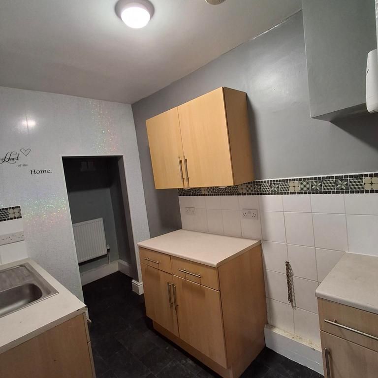 2 bedroom terraced house to rent - Photo 1