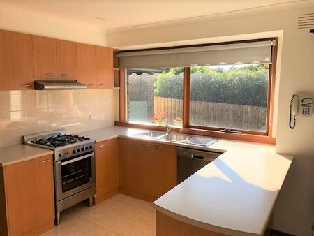 2 Tiki Court, Wheelers Hill - Photo 3