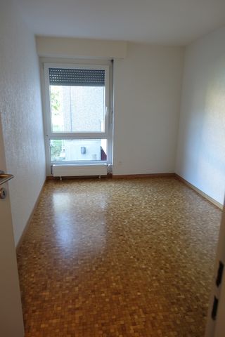 Appartement de 4.5 pièces au rez-de-chaussée - Photo 3