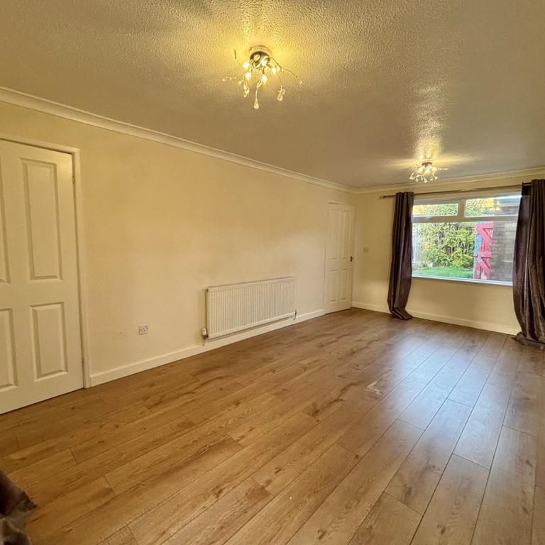 3 bedroom end of terrace house to rent - Photo 1