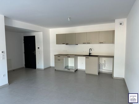 Location Appartement 3 pièces 66m² - Photo 2