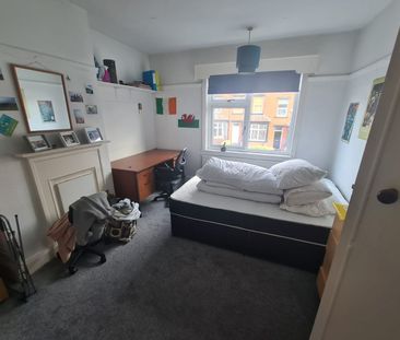 4 Bed - 51 Estcourt Avenue, Headingley, Leeds - LS6 3ET - Student - Photo 3