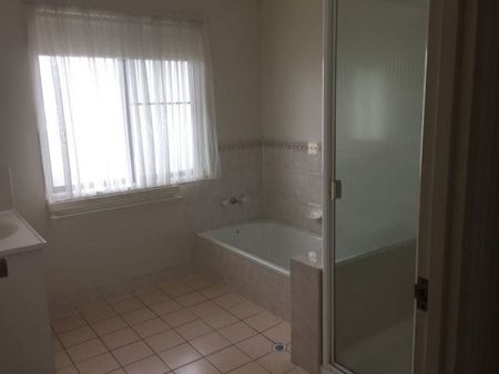 1a/280 James St Harristown - Photo 4