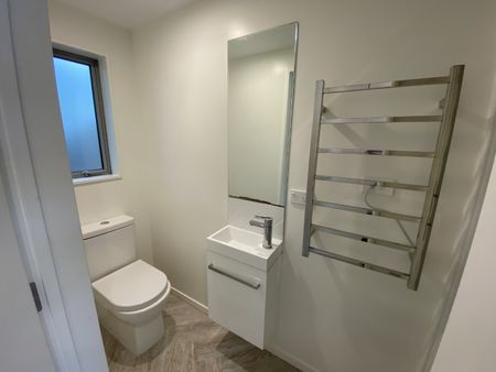 2 plus bedroom 2 level townhouse in wonderful area - Photo 2
