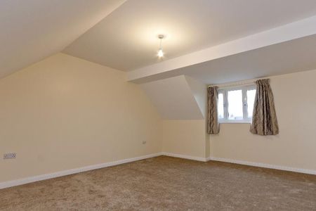 4 bedroom detached house to rent - Photo 2