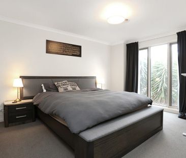 Stylish 3-Bedroom Home with 2 Bathrooms and Double Garage - Photo 6