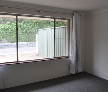 Neat & Modern Living in Upper Piper Street! - Photo 2