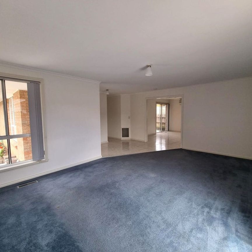 Perfect location! - Photo 1