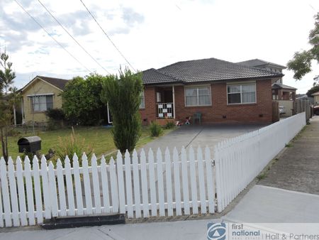TASTEFULLY RENOVATED BRICK VENEER HOME - Photo 4