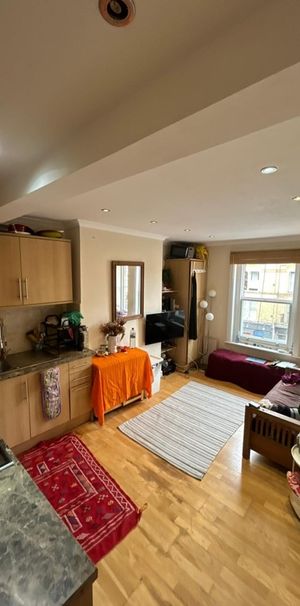 Room in a Shared Flat, Camberwell Road, SE5 - Photo 1