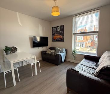 5 bed Flat for Rent - Photo 2