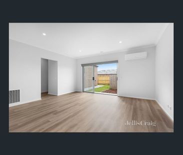 Beautiful Home in Kingsfield Estate - Photo 2