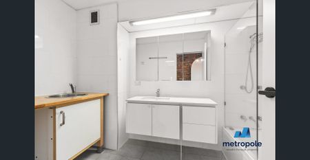 SPACIOUS, MODERN AND A WALK TO EVERYTHING - Photo 3