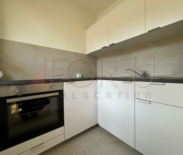Bel appartement rénové de 2 pièces avec balcon au calme à Carouge - Photo 2